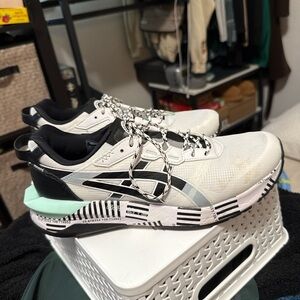 Puma White and Black Sneakers